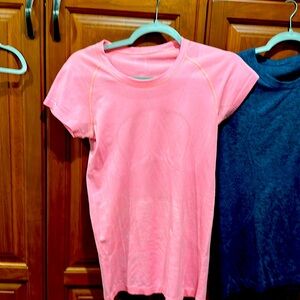 Lululemon size 6 swiftly tee
